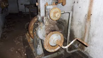 Ligne Maginot - PIC DE GARUCHE - (Observatoire d'artillerie) - Les restes du groupe électrogène 
Moteur Baudouin