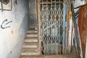 Ligne Maginot - CASTILLON (CN) - EO8 - (Ouvrage d'artillerie) - Bloc 6
Escaliers et monte-charge au pied du bloc