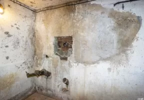 Ligne Maginot - BAMBESCH - A35 - (Ouvrage d'infanterie) - Bloc 2
Créneau de flanquement, réparé après guerre