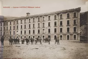 Ligne Maginot - CASERNE LOUTRAZ - (Casernement) - Le bâtiment central
Carte postale
Archives départementales de Savoie - 2FI 7789