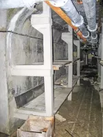 Ligne Maginot - LA ROUE - (Ouvrage d'infanterie) - Le casernement souterrain
Lits superposés pour le couchage de l'équipage
Détail des châlits en béton
