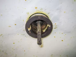 Ligne Maginot - LAVOIR - (Ouvrage d'artillerie) - Entrée munitions
Cloche GFM
Orifice périscopique
