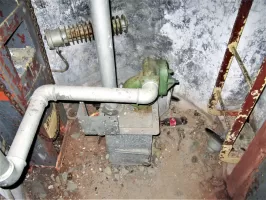 Ligne Maginot - LAVOIR - (Ouvrage d'artillerie) - Entrée munitions
Ventilateur et caisson de récupération des douilles de la cloche GFM