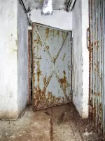 Ligne Maginot - LAVOIR - (Ouvrage d'artillerie) - Bloc 1
Etage inférieur
Porte étanche isolant le PC et les chambres de repos