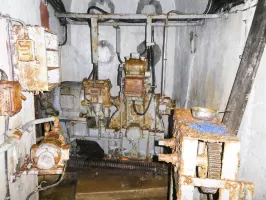 Ligne Maginot - LAVOIR - (Ouvrage d'artillerie) - Bloc 1
Treuil du monte-charge au pied du bloc