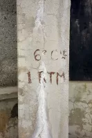 Ligne Maginot - PAS DU ROC - (Casernement) - Casernement extérieur
Inscription sur un des piliers : 6° Cie du 1° RTM