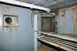 Ligne Maginot - PAS DU ROC - (Ouvrage d'artillerie) - Bloc 2
Le haut du bloc, un créneau optique ne débouchant nulle part.