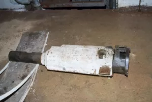 Ligne Maginot - PAS DU ROC - (Ouvrage d'artillerie) - Bloc 3
Tube de 75 mle 31 sur le sol de la chambre de tir de droite