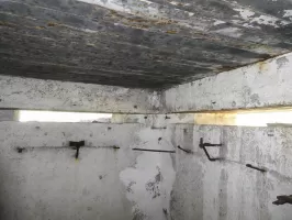 Ligne Maginot - REPLATON - (Observatoire d'artillerie) - Les deux créneaux équipés de supports pour les instruments d'observation