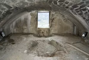 Ligne Maginot - REPLATON (QUARTIER ARC - 71° BAF) - (Position d'artillerie préparée) - Batterie C
Chambre de tir modifiée pour un canon de 75 sur plateforme à lambourde d'ancrage