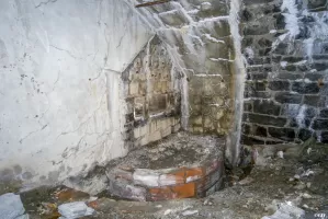 Ligne Maginot - REPLATON (QUARTIER ARC - 71° BAF) - (Position d'artillerie préparée) - Batterie D
Créneau pour mitrailleuse aménagé dans une entrée
