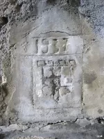 Ligne Maginot - REPLATON (QUARTIER ARC - 71° BAF) - (Position d'artillerie préparée) - Batterie A
Insigne du 1er groupe du 154° RAP avec millésime 1937 datant les travaux de modification des chambres de tir
