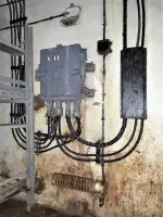 Ligne Maginot - SAINT ANTOINE - (Ouvrage d'artillerie) - Bloc EHM
Etage inférieur
Répartiteur téléphonique