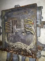 Ligne Maginot - SAINT ANTOINE - (Ouvrage d'artillerie) - Bloc EHM
Etage inférieur
Répartiteur téléphonique