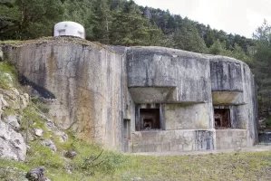 Ligne Maginot - SAINT ANTOINE - (Ouvrage d'artillerie) - Bloc 1
Créneaux des 75 mle 31 et cloche GFM