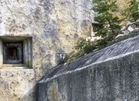 Ligne Maginot - SAINT ANTOINE - (Ouvrage d'artillerie) - Bloc 1
Etat fin des années 80
L'orifice du créneau optique est visible en haut  à droite