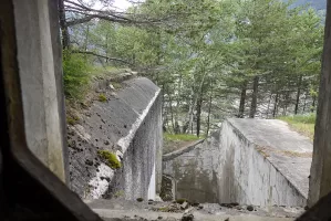Ligne Maginot - SAINT ANTOINE - (Ouvrage d'artillerie) - Bloc 1
Etage supérieur
Vue depuis le créneau FM de défense rapprochée