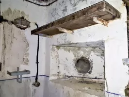 Ligne Maginot - SAINT ANTOINE - (Ouvrage d'artillerie) - Bloc 1
Etage supérieur
Créneau optique et poste téléphonique