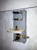 Ligne Maginot - SAINT ANTOINE - (Ouvrage d'artillerie) - Bloc 1
Etage intermédiaire
Dispositif de montage des charges additionnelles sur les obus de 81