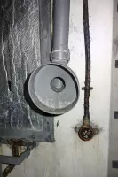 Ligne Maginot - SAINT ANTOINE - (Ouvrage d'artillerie) - Bloc 1
Etage inférieur
PC des mortiers de 81
Prise téléphonique et tube acoustique