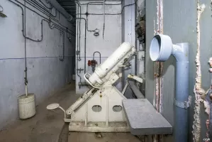 Ligne Maginot - SAINT ANTOINE - (Ouvrage d'artillerie) - Bloc 1
Etage intermédiaire
Chambre de tir Ouest pour mortiers de 81