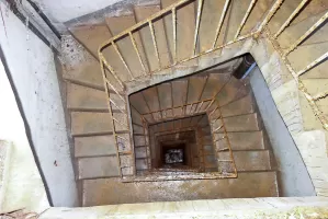 Ligne Maginot - SAINT ANTOINE - (Ouvrage d'artillerie) - Bloc 2
Escalier menant aux étages 