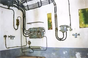 Ligne Maginot - SAINT ANTOINE - (Ouvrage d'artillerie) - Le central téléphonique
Les panneaux muraux du central à 48 directions