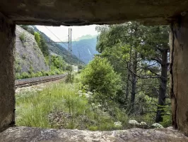 Ligne Maginot - SAINT ANTOINE 3 - (Blockhaus pour arme infanterie) - Vue depuis le créneau de gauche sur la voie ferrée