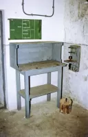 Ligne Maginot - SAINT GOBAIN - (Ouvrage d'infanterie) - Bloc 1 
Étage inférieur
Magasin à munitions de 81 mm
Table de préparation des obus de mortier avec le dispositif de montage des charges additionnelles