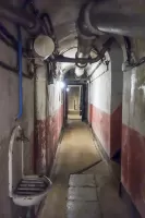 Ligne Maginot - SAINT GOBAIN - (Ouvrage d'infanterie) - Bloc 4
Galerie d'accès au pied du plan incliné. L'escalier à droite mène aux latrines.