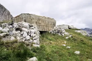 Ligne Maginot - VALLEE ETROITE - (Ouvrage d'infanterie) - Bloc 4
En arrière plan les blocs 2 et 3