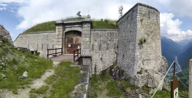 Ligne Maginot - TELEGRAPHE - BERWICK - (Position d'artillerie préparée) - Entrée supérieure.
A droite la Maurienne vers Modane