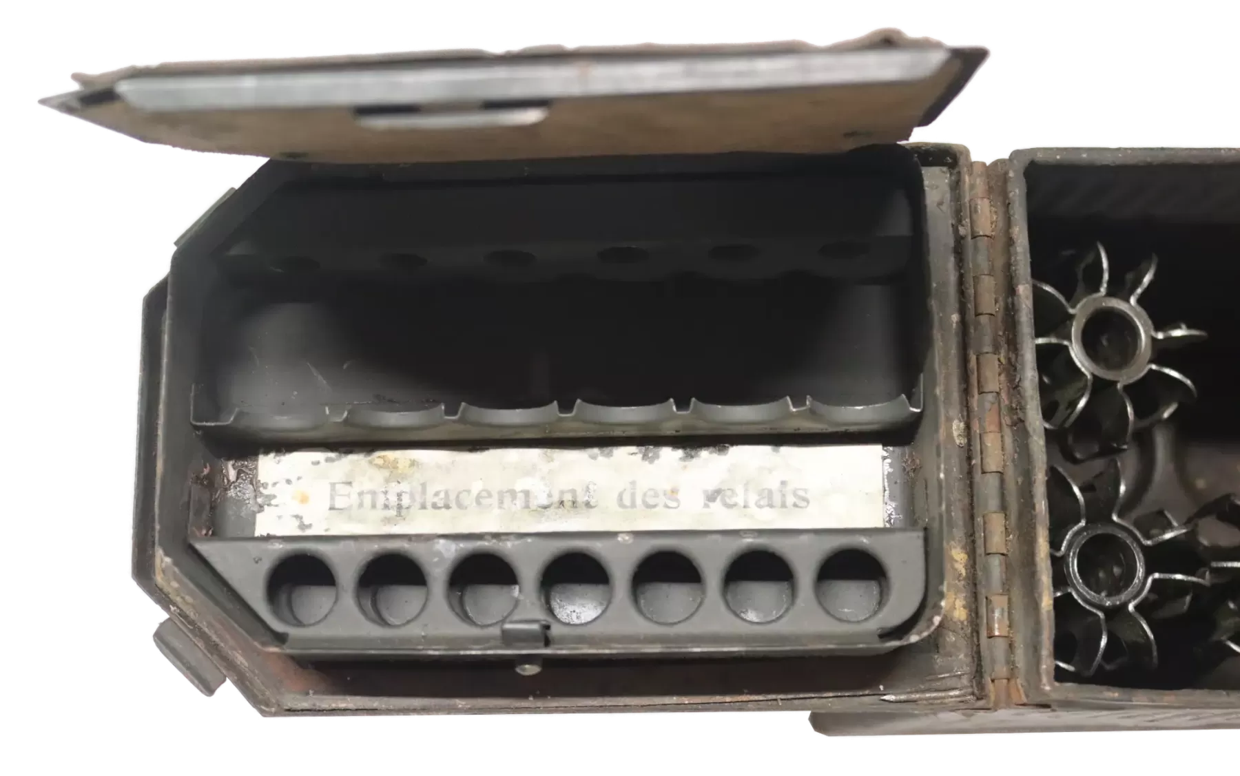 Ligne Maginot - Munition pour mortier de 60 mm FA mle 1935 (60 FA 35) - Exemple d’agencement du couvercle intérieur d’une caisse tactique