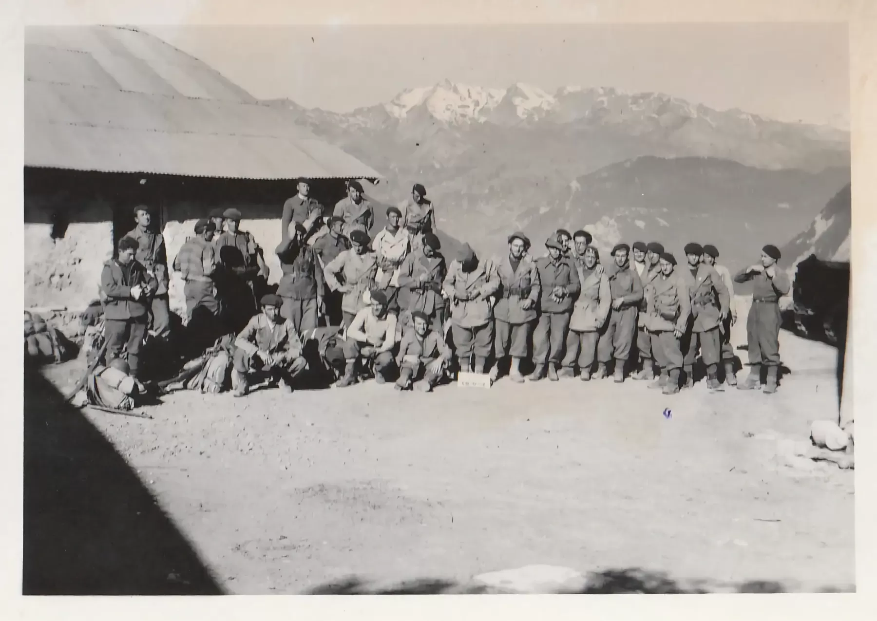 Ligne Maginot - BATTERIE DE VIRAYSSE - (Observatoire d'artillerie) - Pause casse-croute pour les hommes  qui viennent de quitter Viraysse fin juin après l'armistice et font route vers Maurin - Inconnu