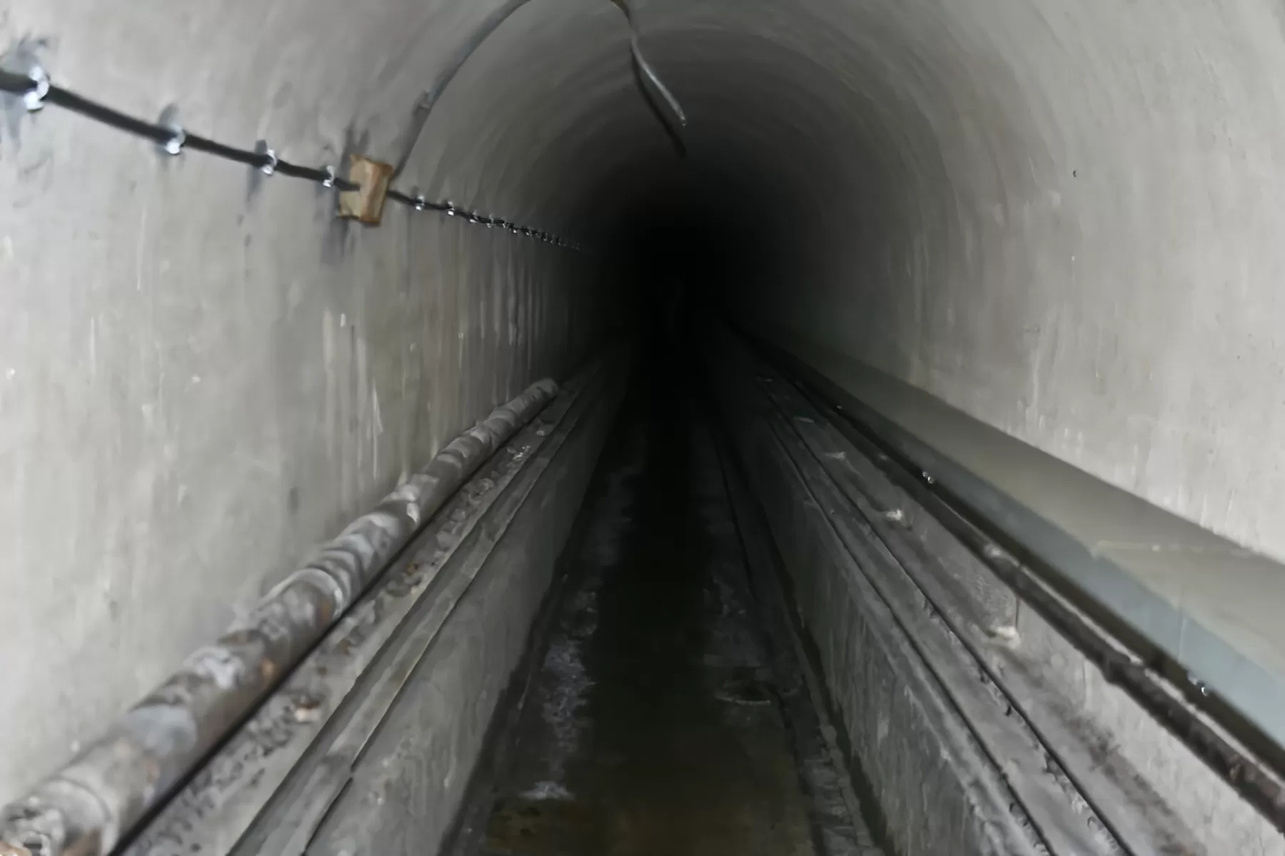 Ligne Maginot - MOLVANGE - A9 - (Ouvrage d'artillerie) - Bloc 7
Le long couloir, étroit qui mène de la galerie principale jusqu'au bloc 7 - Michel Teiten