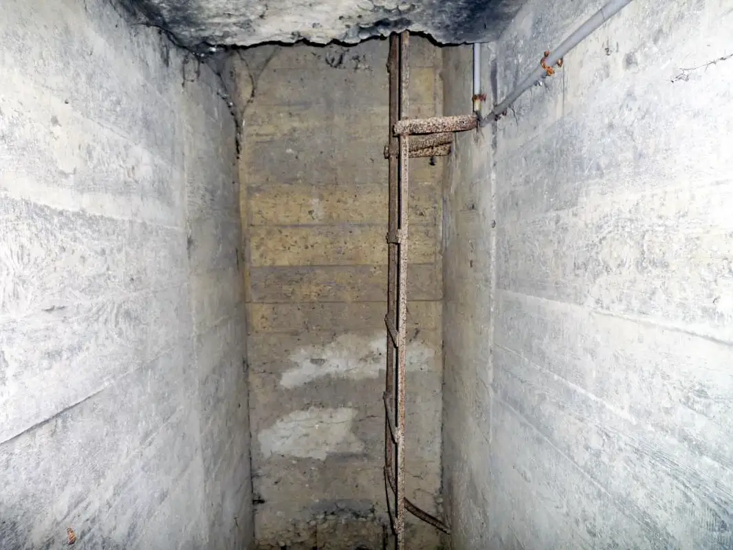Ligne Maginot - I12 - (Abri) - L'accès en puits au blockhaus mitrailleuses - Inconnu