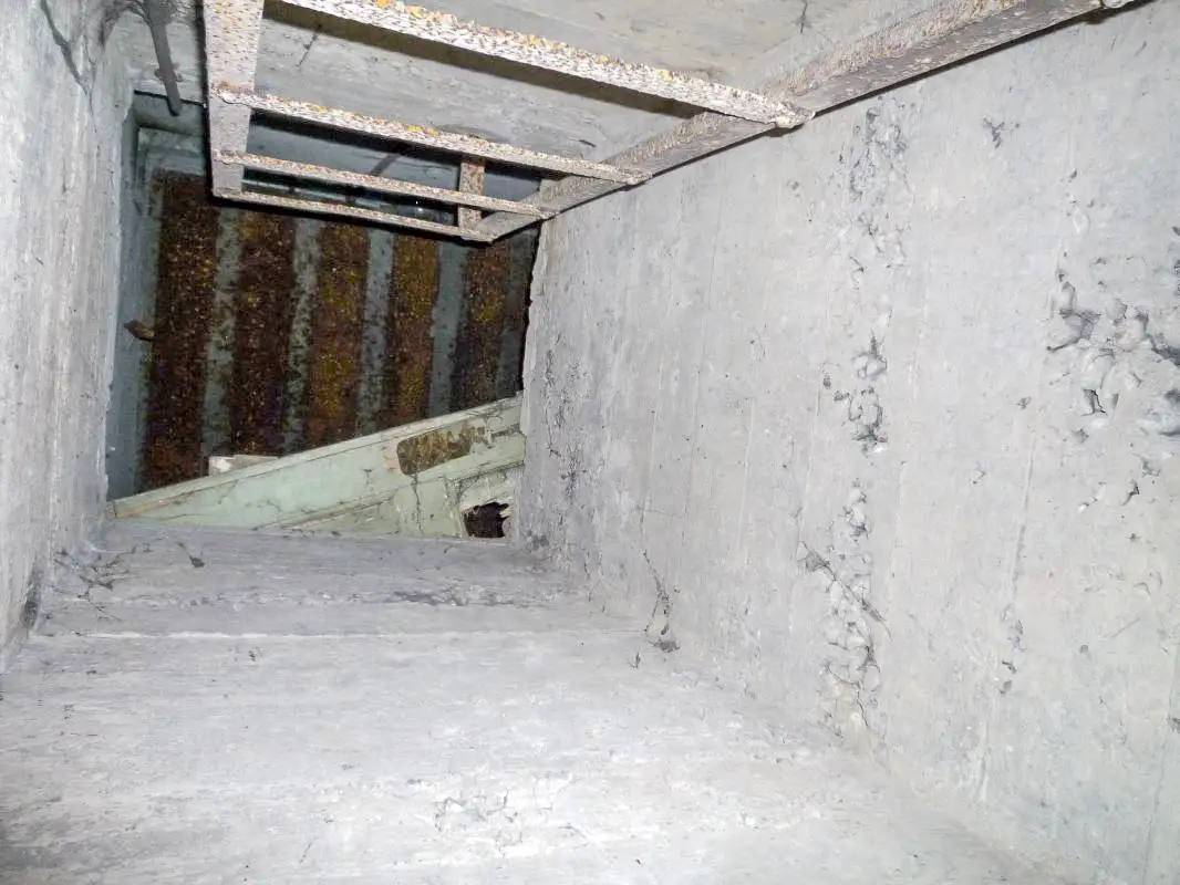 Ligne Maginot - I12 - (Abri) - L'accès en puits au blockhaus mitrailleuses - Inconnu