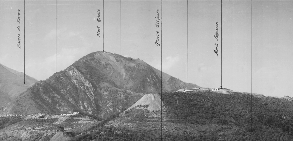 Ligne Maginot - AGAISEN (AN) - E03 - (Ouvrage d'artillerie) - Extrait du panoramique de l'observatoire de Campost
Bloc 2 est bien visible; le bloc 4 à droite
A gauche campement Marabouts - XV° STP