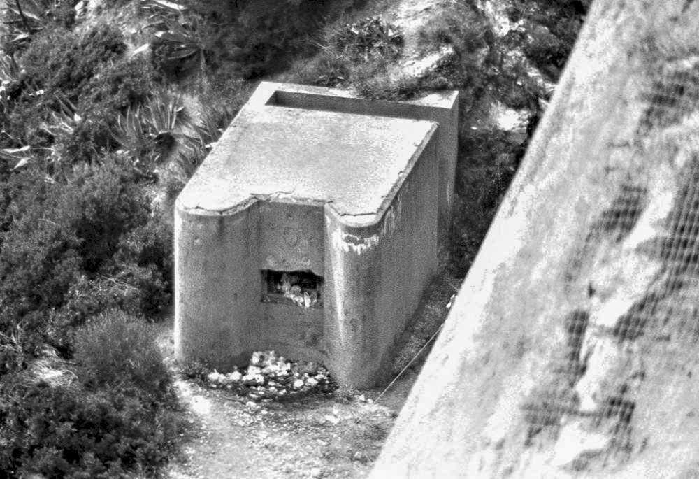 Ligne Maginot - E2 - EZE VOIE FERREE (Blockhaus pour arme infanterie) -  - LOVINY Alain