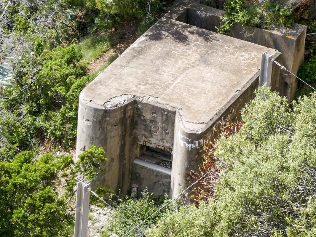 Ligne Maginot - E2 - EZE VOIE FERREE - (Blockhaus pour arme infanterie) - Ecusson au dessus du créneau - ELLENA - CUNY