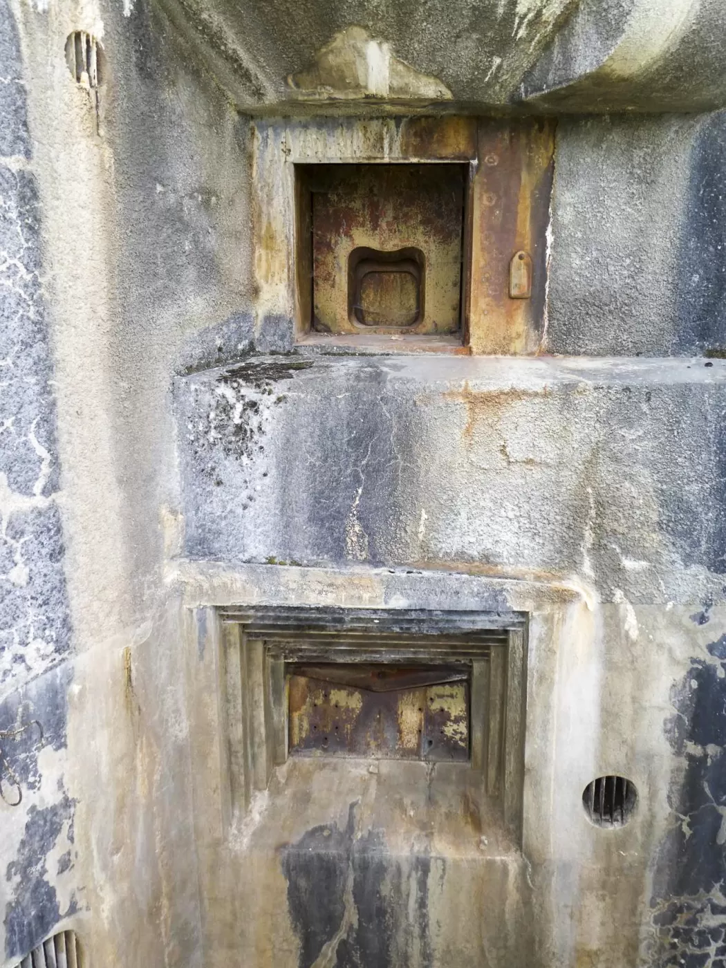Ligne Maginot - SAINTE AGNES (SAG) - EO9 - (Ouvrage d'artillerie) - Bloc 3
Créneau 75 et 81 de droite - ELLENA - CUNY