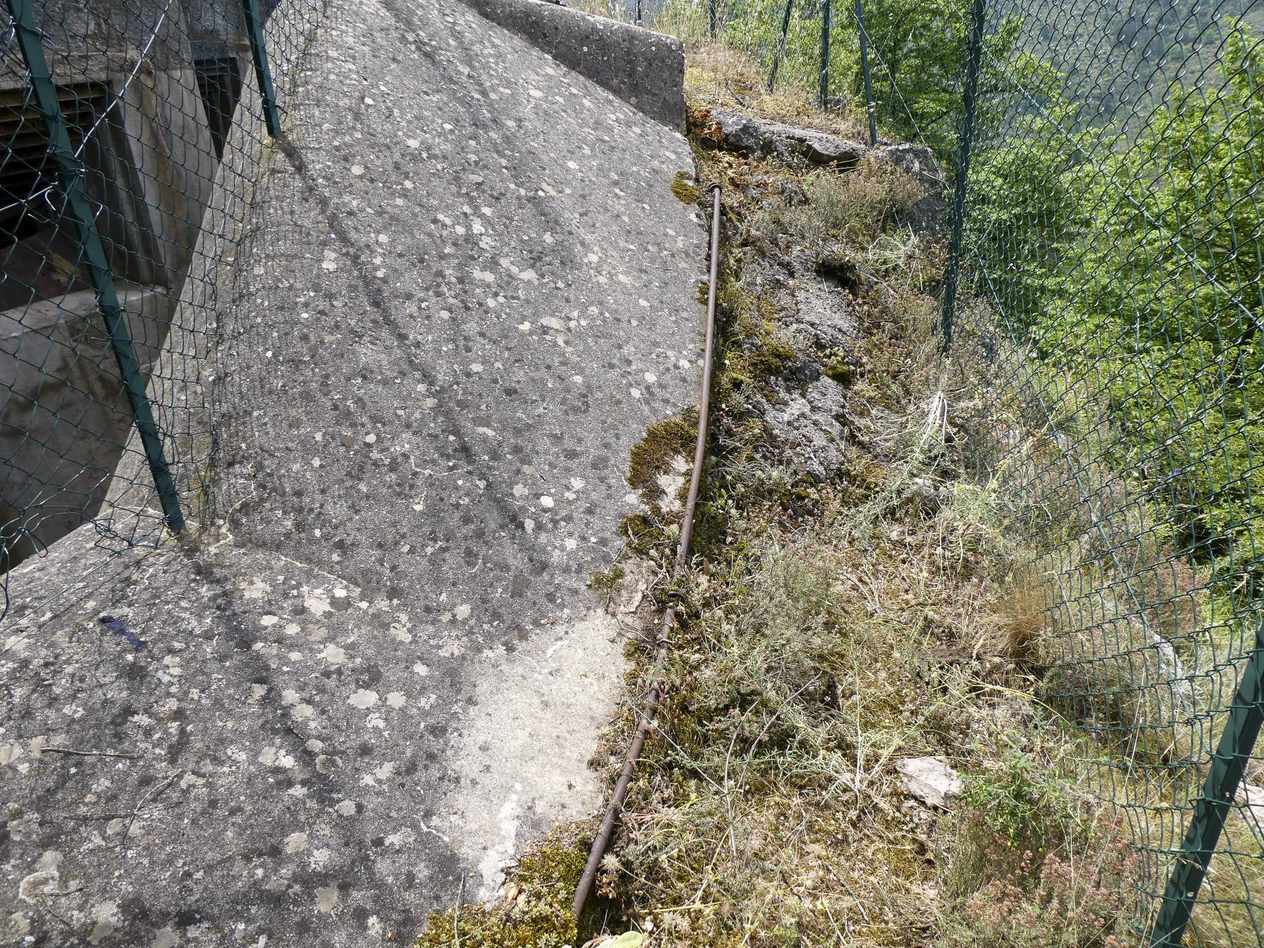 Ligne Maginot - SAINTE AGNES (SAG) - EO9 - (Ouvrage d'artillerie) - Bloc 3
Barre de fixation pour filet de camouflage. - ELLENA - CUNY