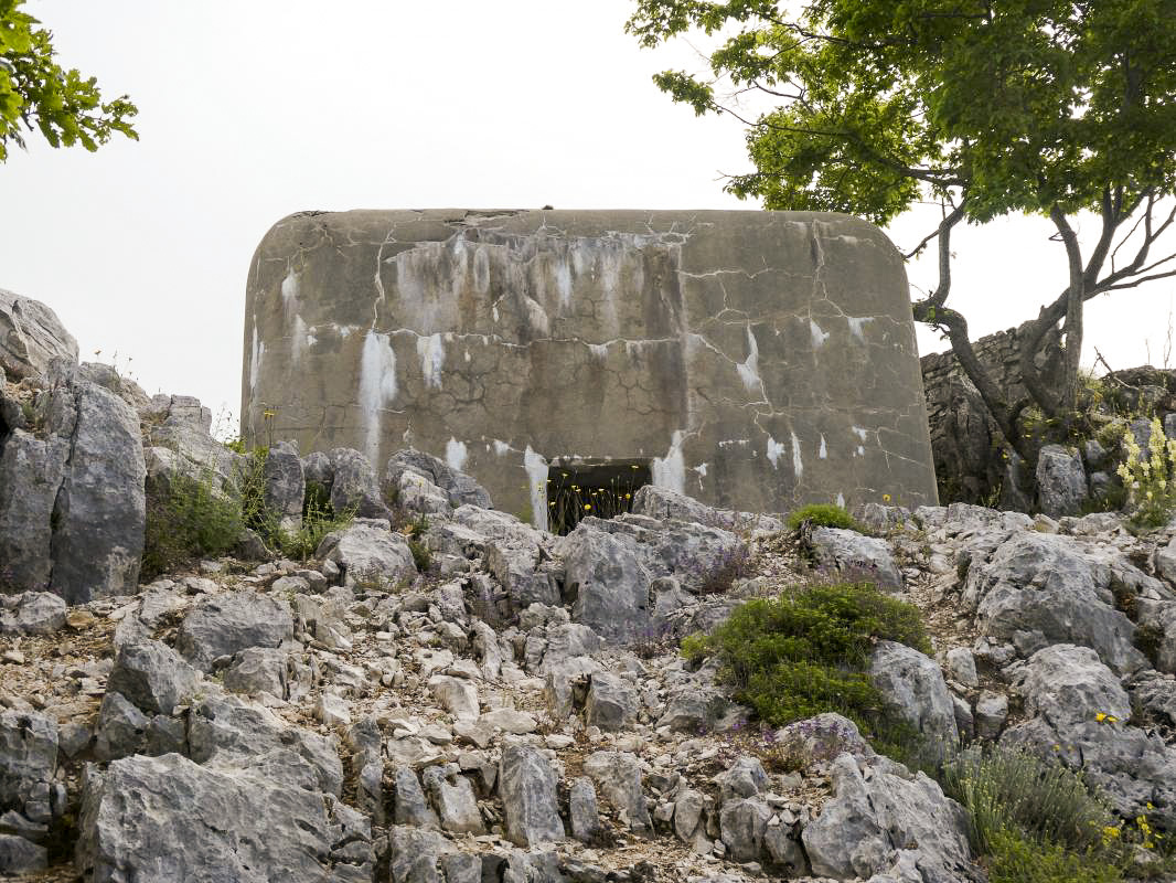 Ligne Maginot - PIC DE GARUCHE - (Observatoire d'artillerie) - Bloc cheminée et issue de secours - ELLENA - CUNY