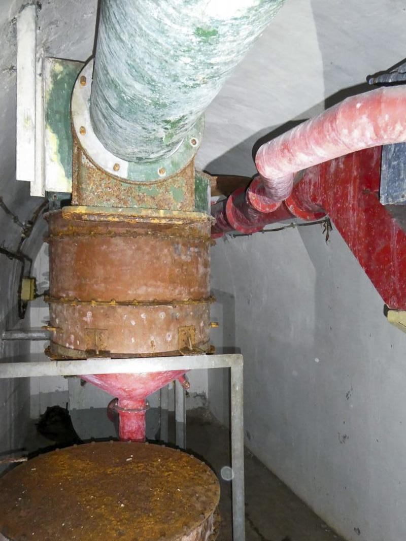 Ligne Maginot - PIC DE GARUCHE - (Observatoire d'artillerie) - Local des filtres/ventilation - ELLENA - CUNY