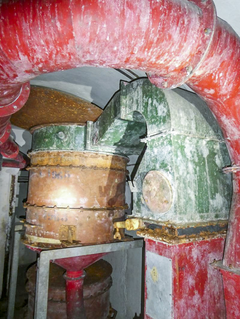 Ligne Maginot - PIC DE GARUCHE - (Observatoire d'artillerie) - Local des filtres/ventilation  - ELLENA - CUNY