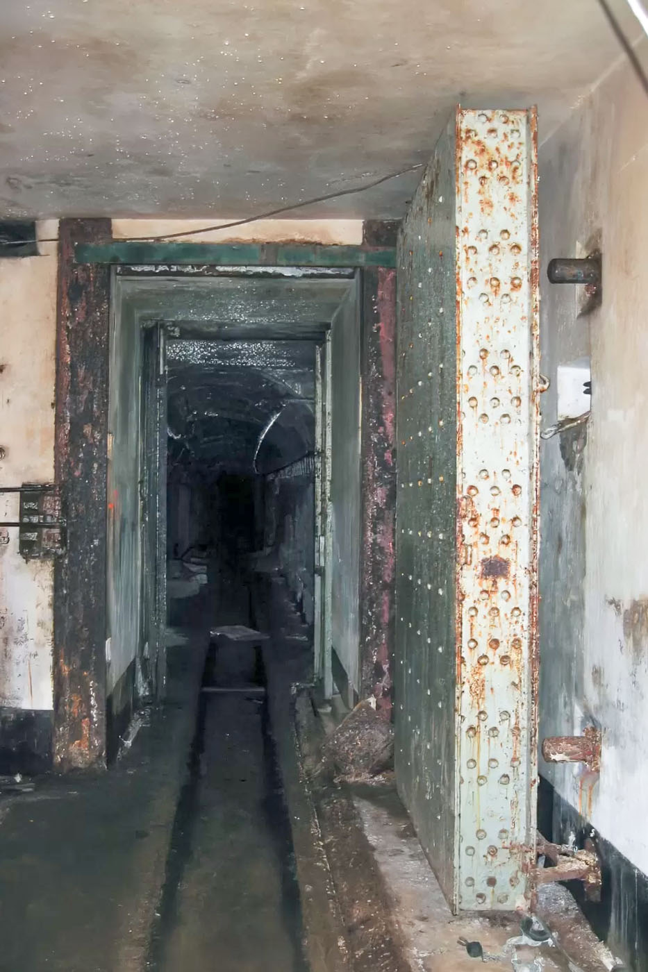 Ligne Maginot - SOETRICH - A11 - (Ouvrage d'artillerie) - La porte pare-souffle séparant les blocs avant des arrières de l'ouvrage - Michel Teiten