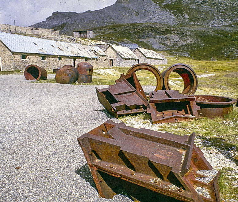Ligne Maginot - CAMP DE RESTEFOND - (Casernement) - Dépôts et cuirassements 'en attente' - Alain LOVINY