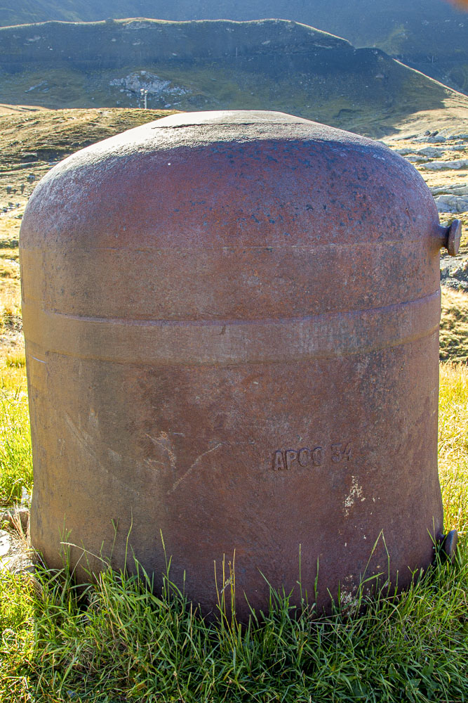 Ligne Maginot - CAMP DE RESTEFOND - (Casernement) - Cloche LG.
Noter le marquage 'APOO 34' - Michel Teiten