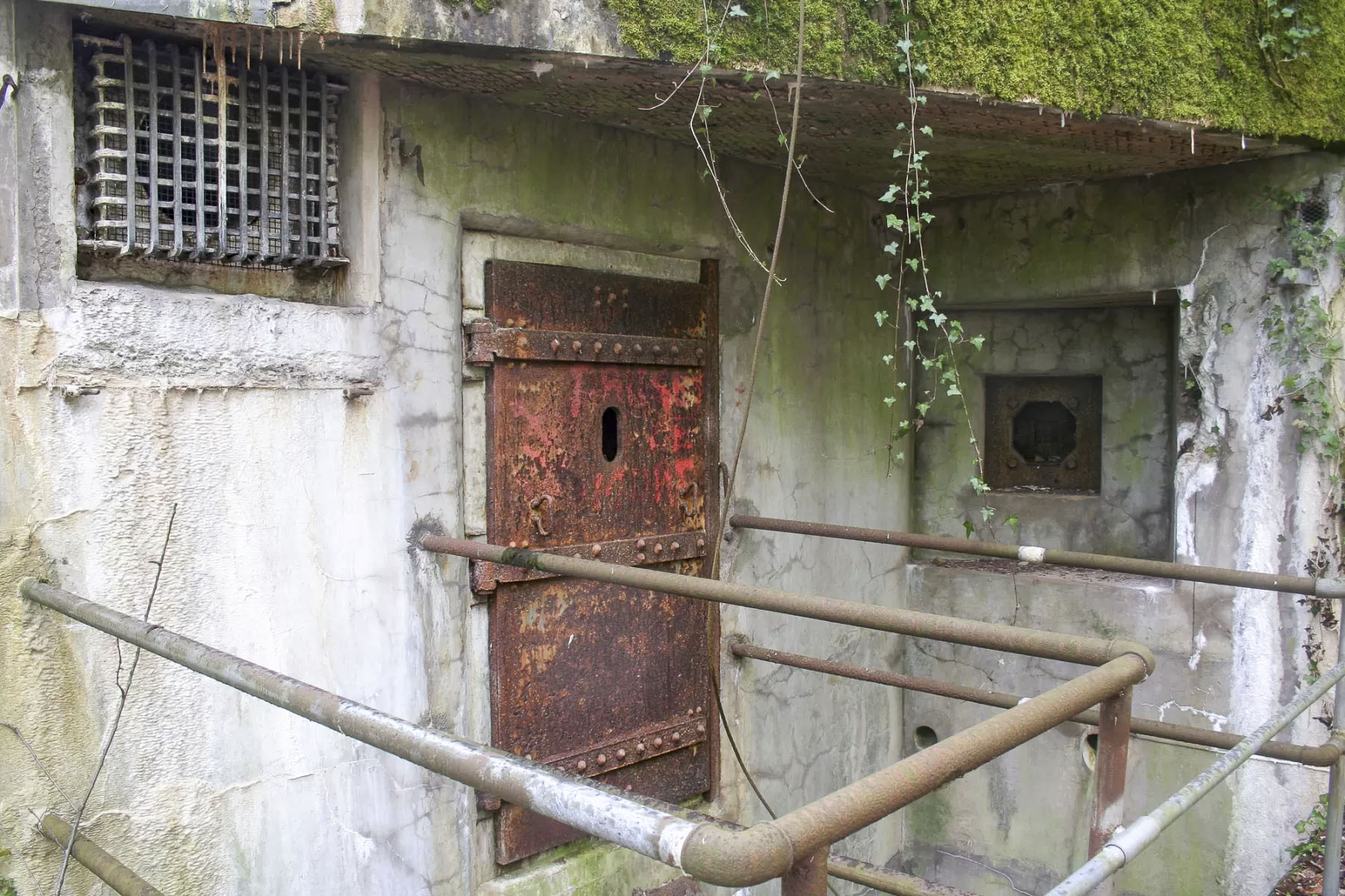Ligne Maginot - BOIS D'ESCHERANGE - X3 (QUARTIER KANFEN - I/169°RIF) - (Abri) - Coffre entrée de droite - Michel Teiten