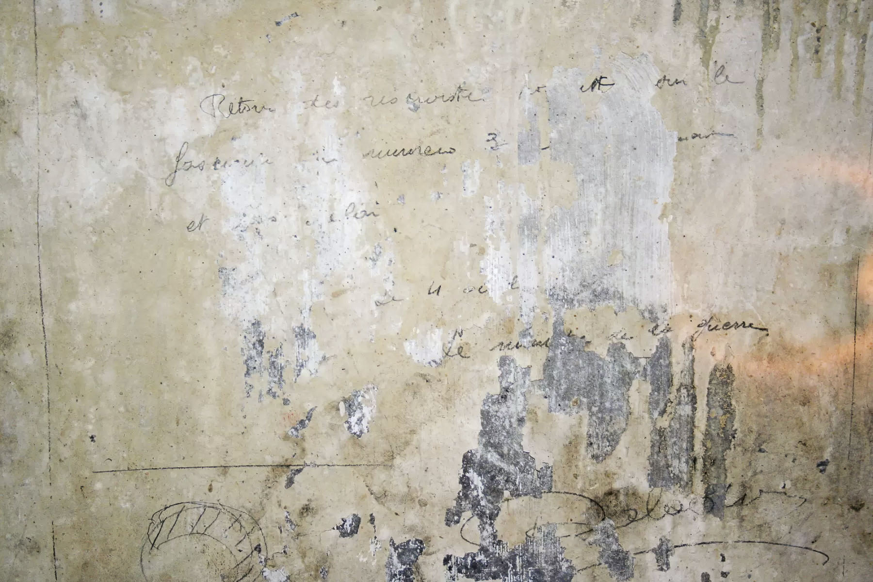 Ligne Maginot - BOIS D'ESCHERANGE - X3 (QUARTIER KANFEN - I/169°RIF) - (Abri) - Graffitis dans la cuisine - Michel Teiten